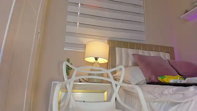 Snapshot of zoe_sky_ chatting on 02.22.25 zoe sky online show from 02.22.25