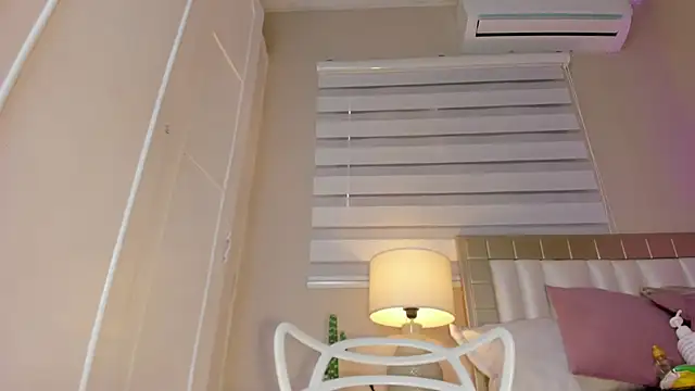 Snapshot of zoe_sky_ chatting on 03.08.25 zoe sky online show from 03.08.25