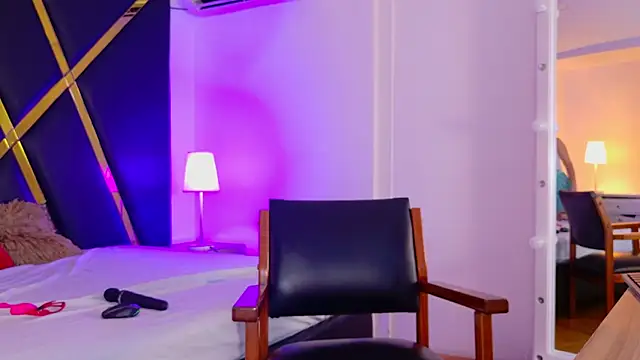 Adel Nesbiit online show from 04.10.26