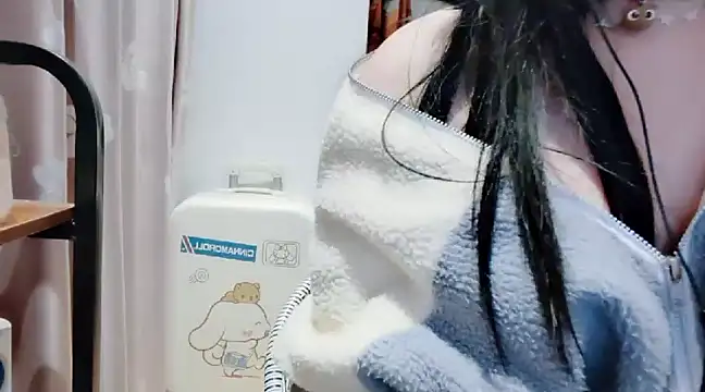 Snapshot of arena1357 chatting on 12.19.24 arena1357 online show from 12.19.24