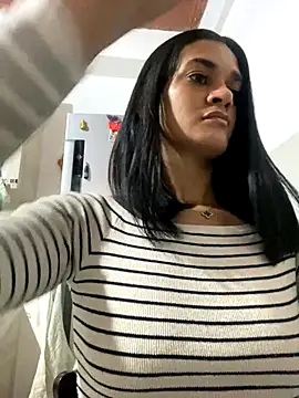 Snapshot of Biancasantillana chatting on 10.17.25 Biancasantillana online show from 10.17.25