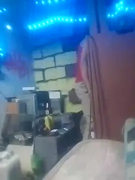 Snapshot of _Dmente_ chatting on 03.18.25  Dmente  online show from 03.18.25