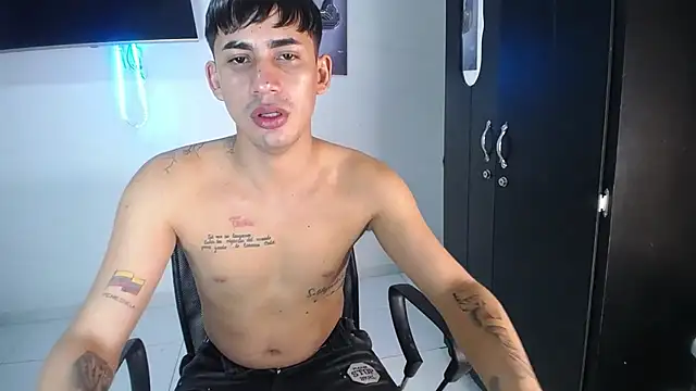 Snapshot of boy_latino_sex chatting on 10.15.25 boy latino sex online show from 10.15.25