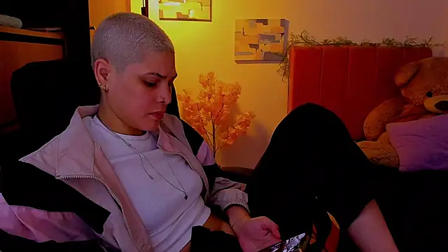 Charlee pink online show from 04.06.26