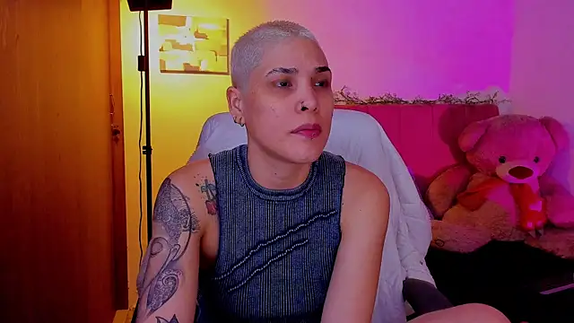 Charlee pink online show from 04.09.26