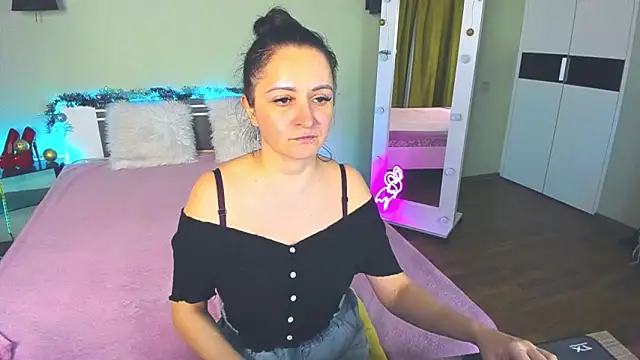 AngellLika online show from 12.15.24