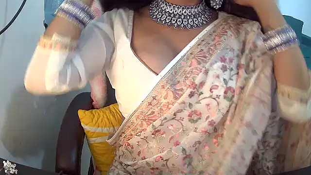 Snapshot of Cute-Tara chatting on 10.02.25 Cute-Tara online show from 10.02.25