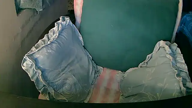 Snapshot of Cute-Tara chatting on 11.01.25 Cute-Tara online show from 11.01.25