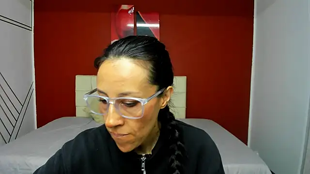 Abrillee1 online show from 12.20.24