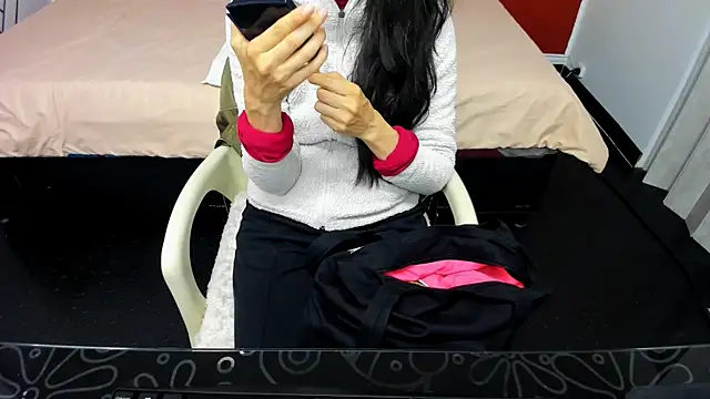 Abrillee1 online show from 01.04.25