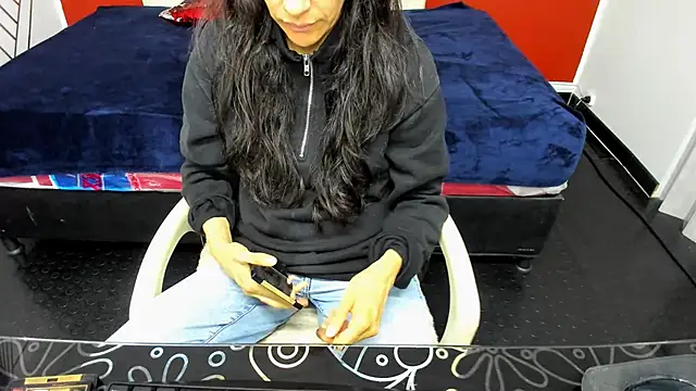 Abrillee1 online show from 01.10.25