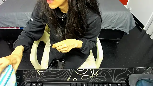 Abrillee1 online show from 02.10.25