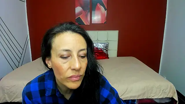 Abrillee1 online show from 02.18.25