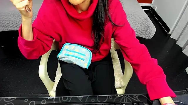 Abrillee1 online show from 02.24.25