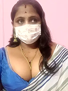 Snapshot of rithikka chatting on 12.20.25 rithikka online show from 12.20.25