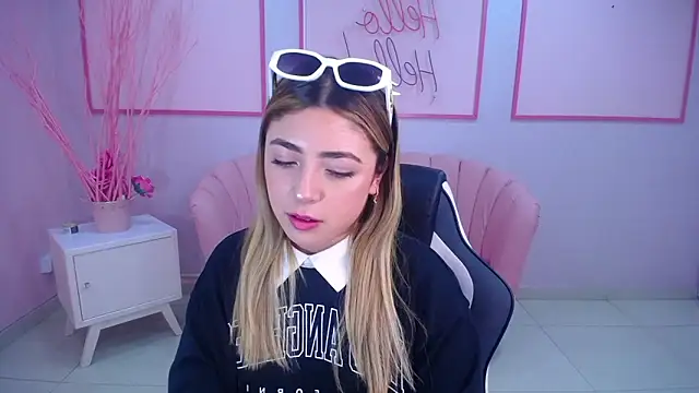 channel blonde a online show from 12.09.24