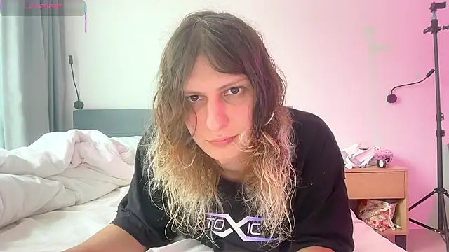 Snapshot of Alice_Pinkhead chatting on 10.20.25 Alice Pinkhead online show from 10.20.25