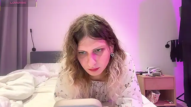 Snapshot of Alice_Pinkhead chatting on 10.23.25 Alice Pinkhead online show from 10.23.25