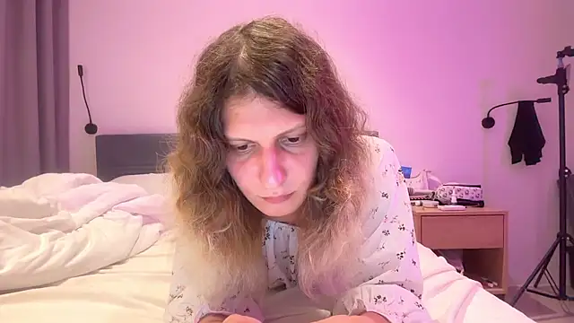 Snapshot of Alice_Pinkhead chatting on 10.27.25 Alice Pinkhead online show from 10.27.25