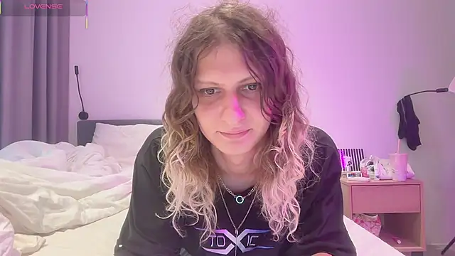 Snapshot of Alice_Pinkhead chatting on 11.07.25 Alice Pinkhead online show from 11.07.25