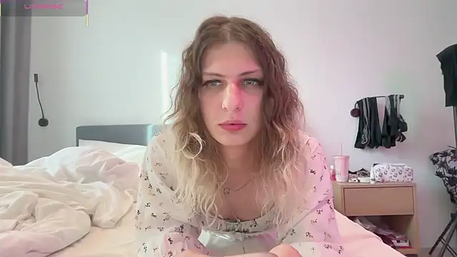 Snapshot of Alice_Pinkhead chatting on 11.11.25 Alice Pinkhead online show from 11.11.25