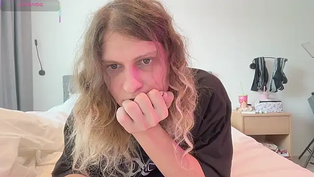 Snapshot of Alice_Pinkhead chatting on 11.14.25 Alice Pinkhead online show from 11.14.25