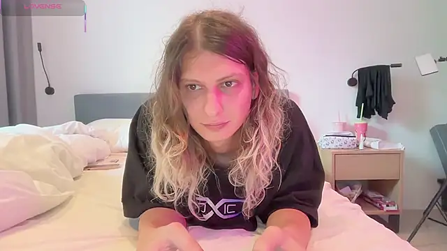 Snapshot of Alice_Pinkhead chatting on 11.17.25 Alice Pinkhead online show from 11.17.25