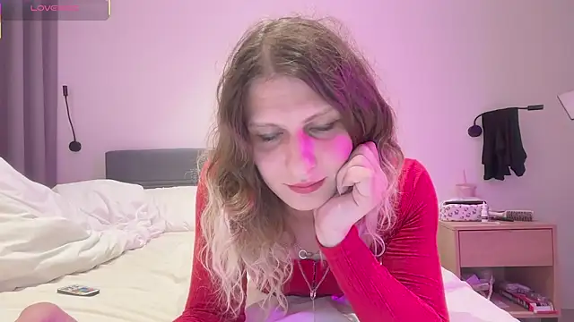 Snapshot of Alice_Pinkhead chatting on 11.18.25 Alice Pinkhead online show from 11.18.25