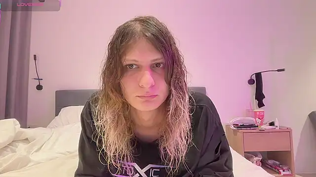 Snapshot of Alice_Pinkhead chatting on 11.21.25 Alice Pinkhead online show from 11.21.25