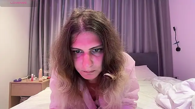 Alice Pinkhead online show from 12.23.25