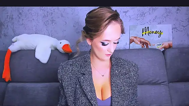 Snapshot of DreameSoul chatting on 02.08.25 DreameSoul online show from 02.08.25