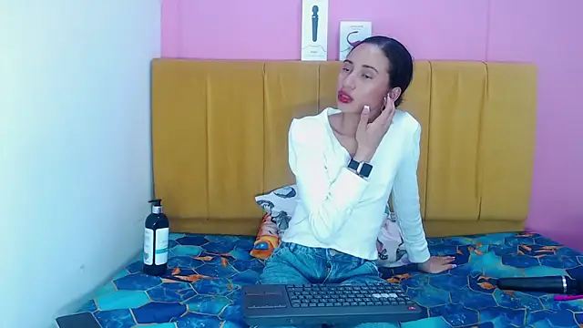 Snapshot of angelinabrookcm101 chatting on 12.21.24 angelinabrookcm101 online show from 12.21.24