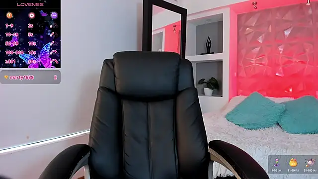 Snapshot of elisa_collins chatting on 02.22.25 elisa collins online show from 02.22.25