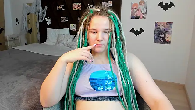 Snapshot of GloriaHylivi chatting on 12.12.24 GloriaHylivi online show from 12.12.24