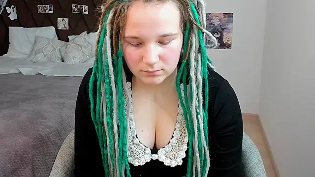 Snapshot of GloriaHylivi chatting on 12.19.24 GloriaHylivi online show from 12.19.24