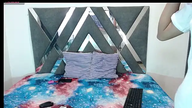 Snapshot of Lunawillis chatting on 03.07.25 Lunawillis online show from 03.07.25