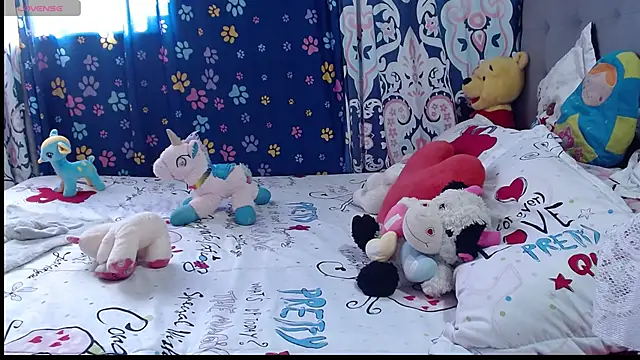 Snapshot of Lunawillis chatting on 09.13.25 Lunawillis online show from 09.13.25