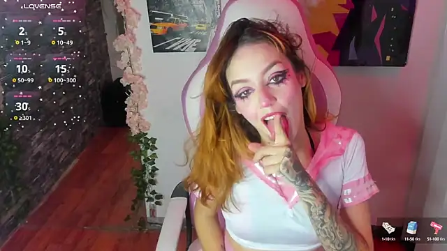 Snapshot of katt__black__ chatting on 10.15.25 katt black online show from 10.15.25