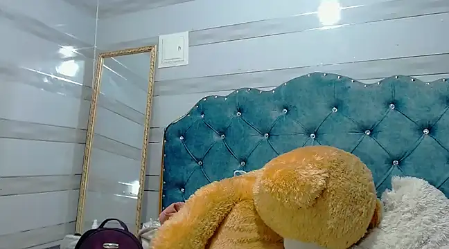 Snapshot of lily_jamesx chatting on 01.31.25 lily jamesx online show from 01.31.25