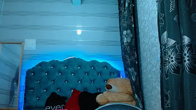 Snapshot of lily_jamesx chatting on 03.17.25 lily jamesx online show from 03.17.25