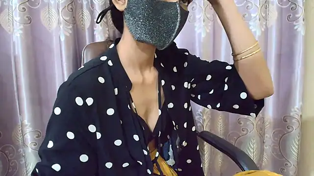 Snapshot of Srabontii chatting on 09.28.25 Srabontii online show from 09.28.25