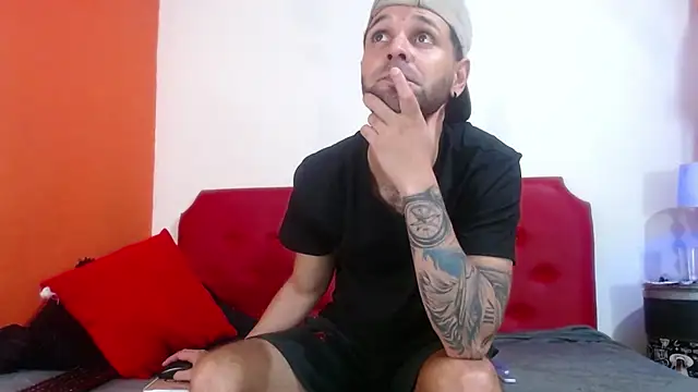 Snapshot of CindyandCarlo chatting on 11.13.25 CindyandCarlo online show from 11.13.25