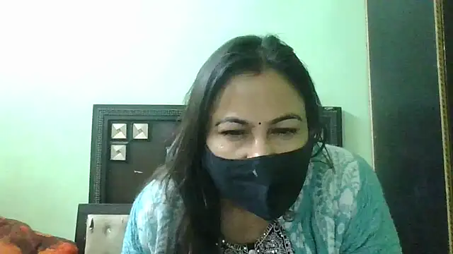 Snapshot of couplesuni chatting on 12.17.24 couplesuni online show from 12.17.24