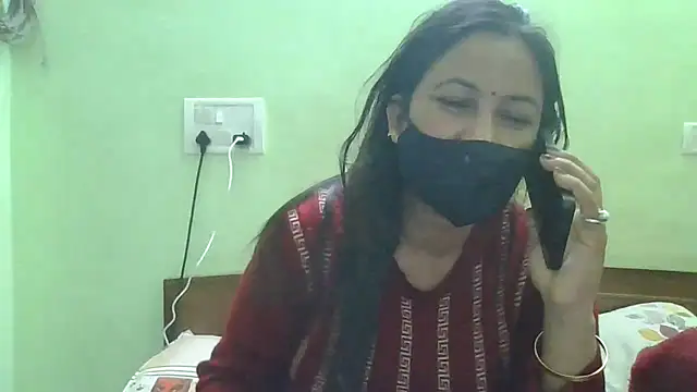 Snapshot of couplesuni chatting on 12.19.24 couplesuni online show from 12.19.24