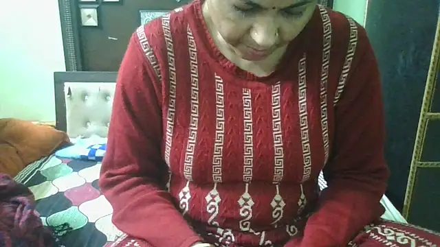 Snapshot of couplesuni chatting on 12.20.24 couplesuni online show from 12.20.24