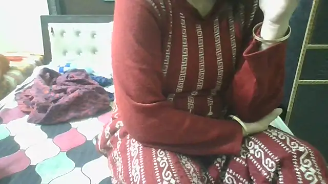 Snapshot of couplesuni chatting on 12.20.24 couplesuni online show from 12.20.24