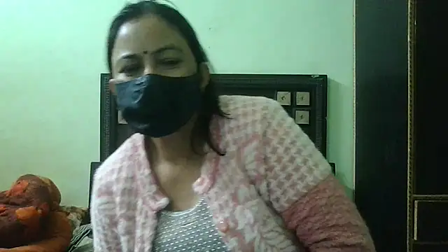 Snapshot of couplesuni chatting on 12.21.24 couplesuni online show from 12.21.24