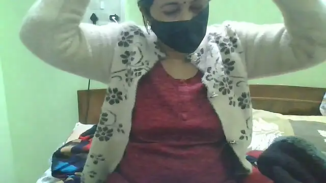 Snapshot of couplesuni chatting on 12.22.24 couplesuni online show from 12.22.24