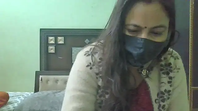 Snapshot of couplesuni chatting on 12.23.24 couplesuni online show from 12.23.24