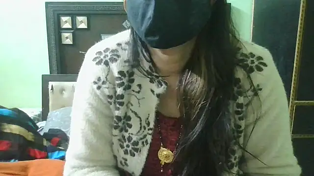 Snapshot of couplesuni chatting on 12.23.24 couplesuni online show from 12.23.24